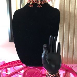 WAVY RED BEADED NECKLACE.